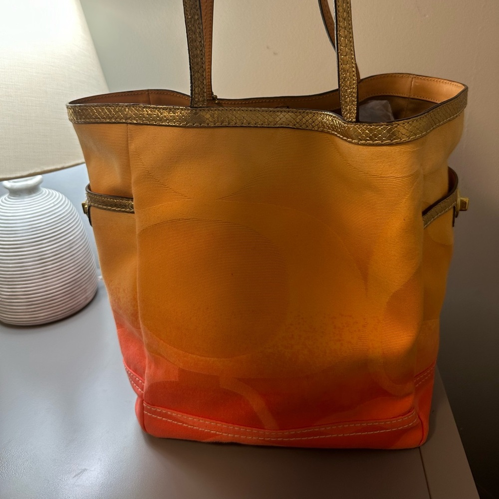 Coach orange ombré shoulder tote like new